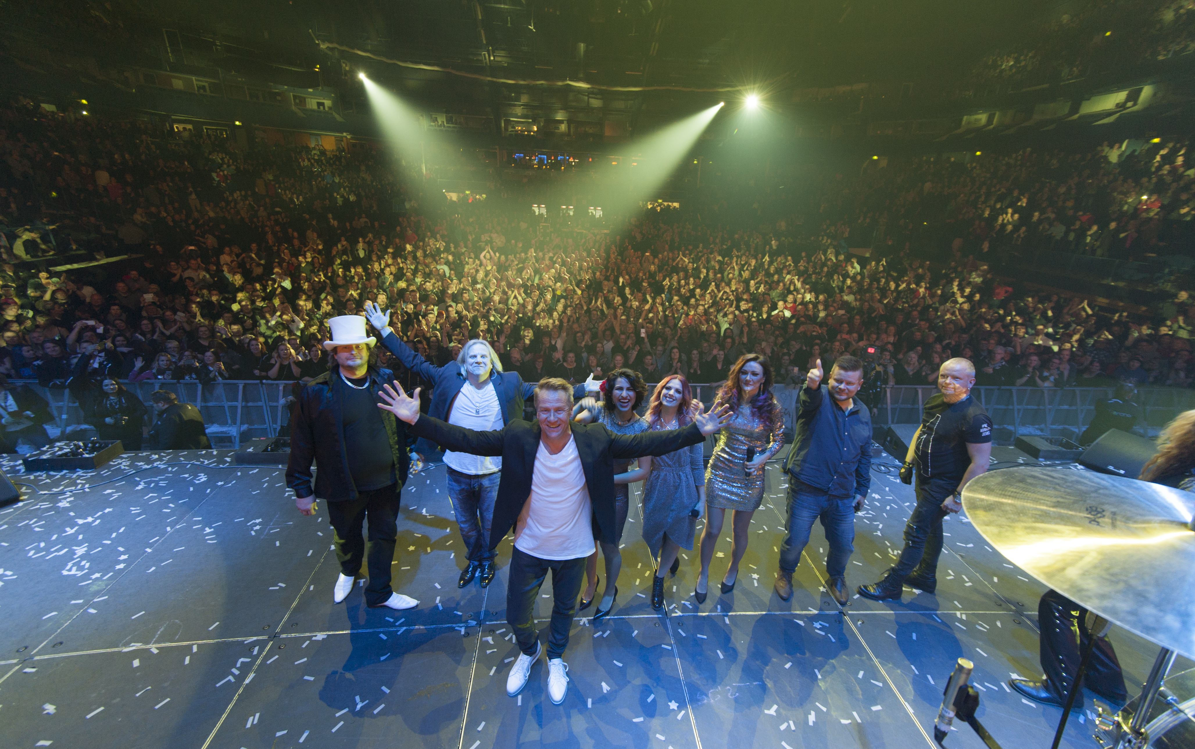 Yön juhlavuosi huipentui Espoon Metro-Areenan konsertteihin - Piikkikasvi &  Sahara